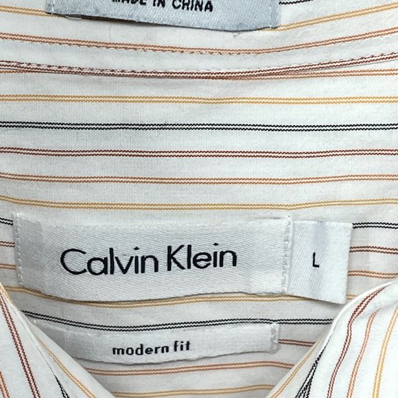 00010-A Calvin Klein Men's Button-Down Shirt - Picture 3 of 4